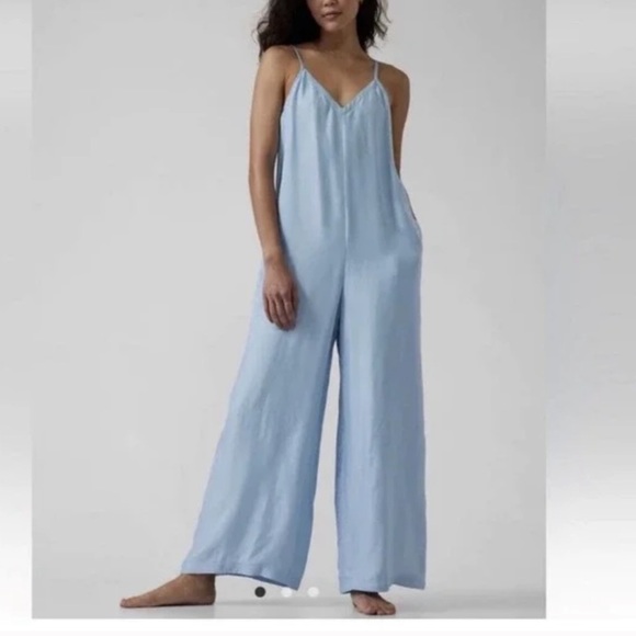 Elegant Light Blue Women's Jumpsuit - Picture 1 of 12